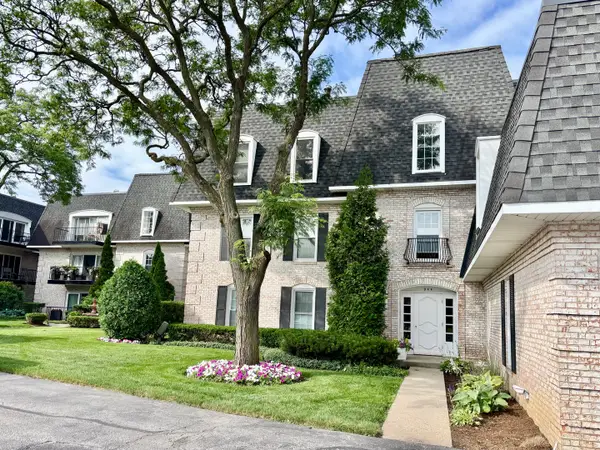 944 N Northwest Highway #307, Park Ridge, IL 60068