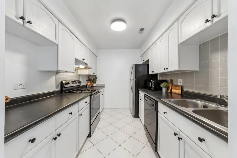 1424 Stonebridge Circle #L9, Wheaton, IL 60189 - #3