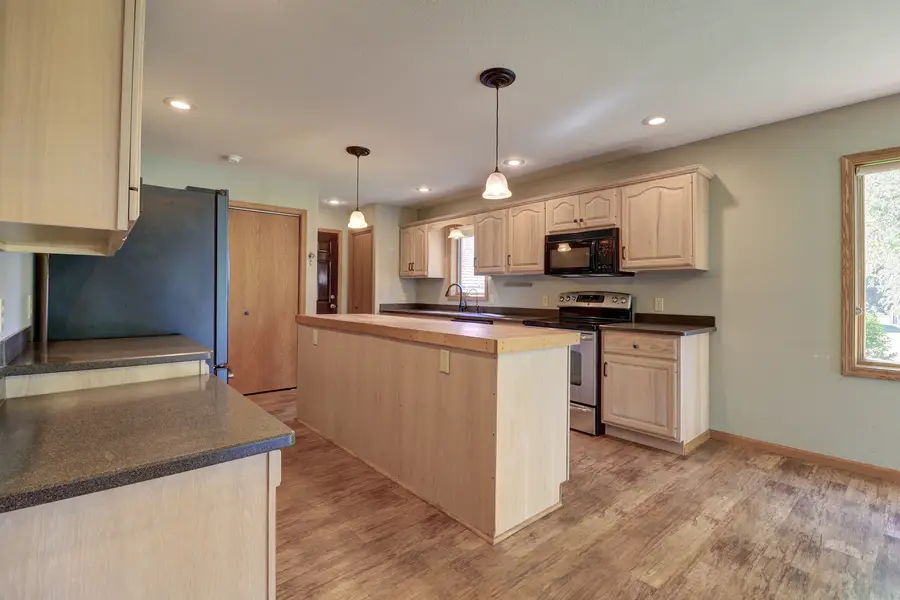 681 W Deer Creek Road, Clinton, IA 52732 - #2