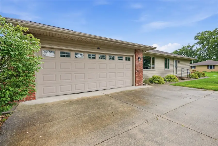 404 Clayton Drive, Watseka, IL 60970 - #2