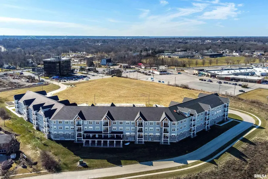2592 Middle Road #318, Bettendorf, IA 52722 - #2