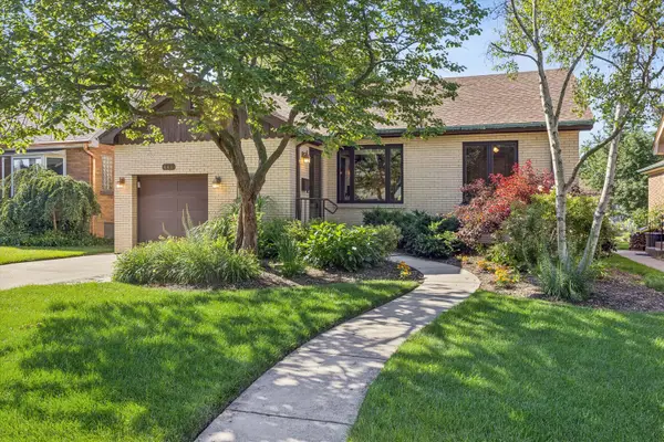 443 Shenstone Road, Riverside, IL 60546