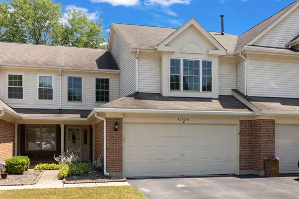 30W016 Redwood Court, Warrenville, IL 60555