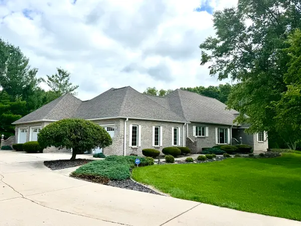 2202 Meadows Drive, Sterling, IL 61081