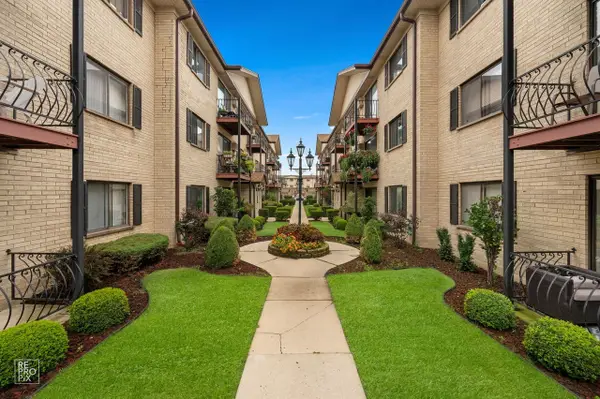 Address Withheld By Seller, Chicago, IL 60656