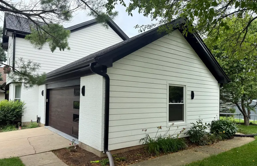 1127 Yorkshire Avenue, Sycamore, IL 60178 - #3