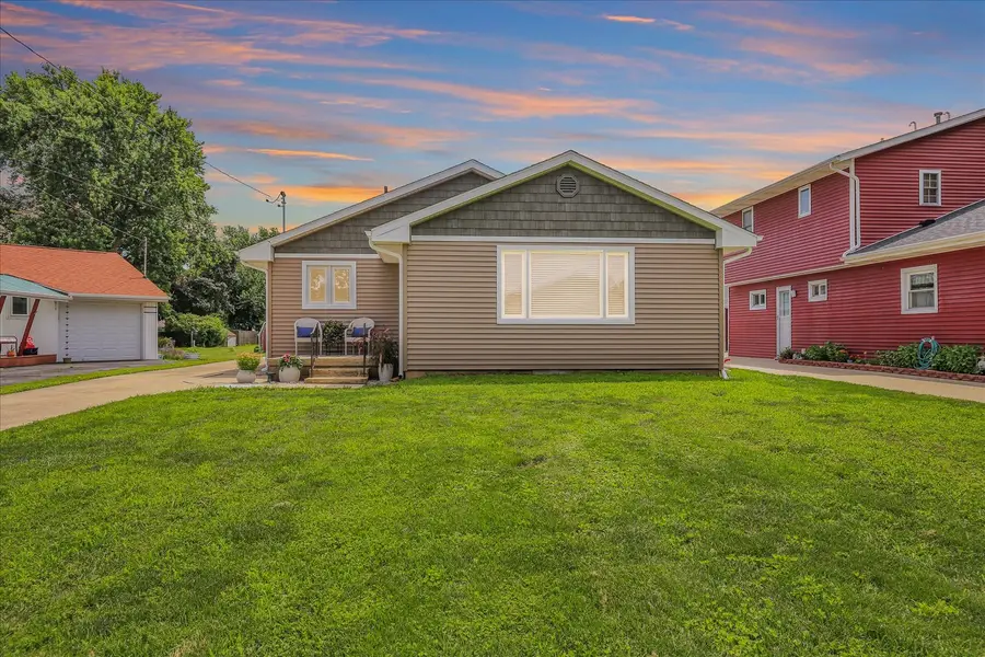 615 E Newkirk Street, Tuscola, IL 61953 - #3