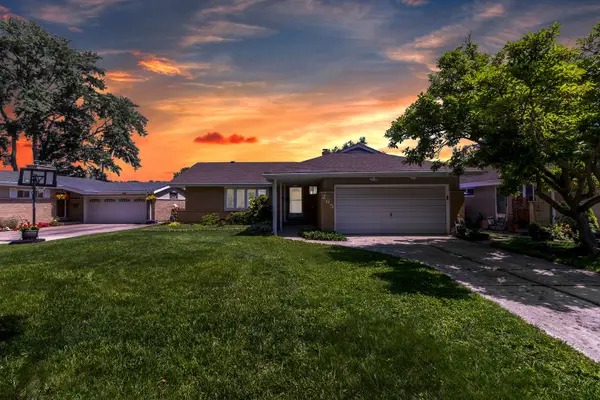 265 Terry Lane, Villa Park, IL 60181