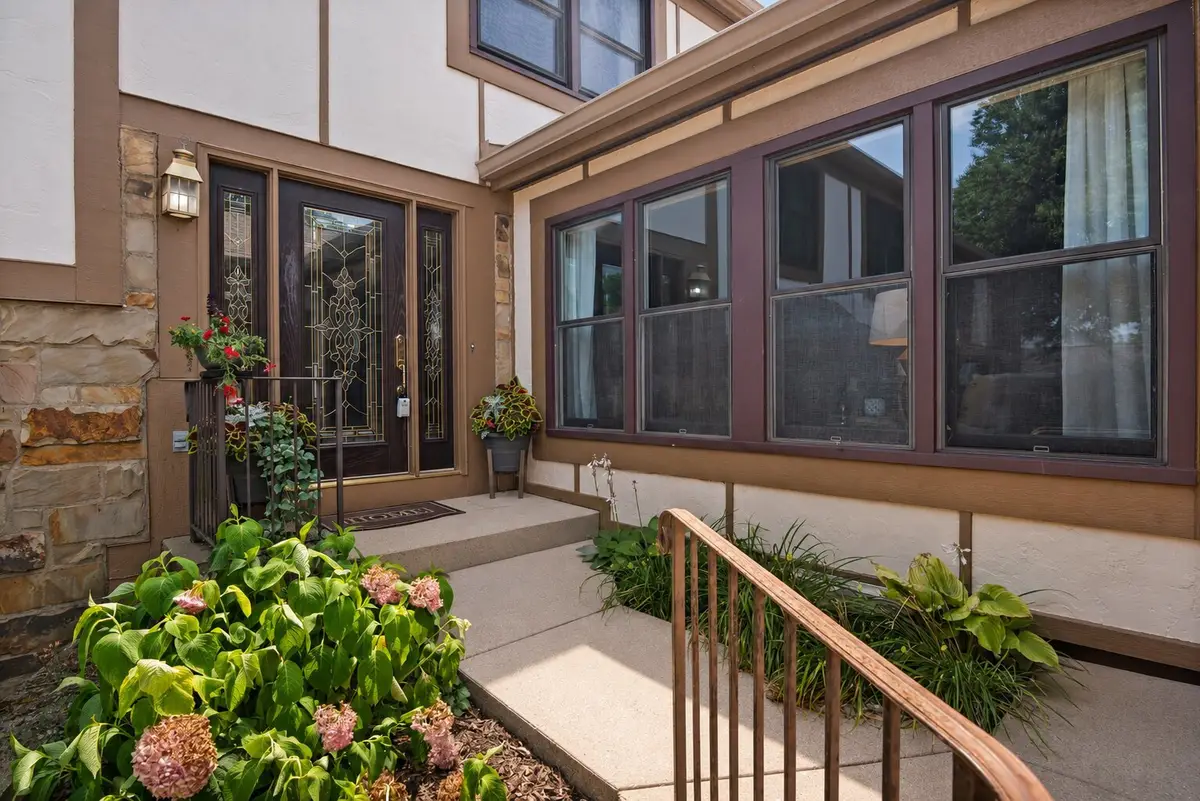 1054 Oakview Drive, Wheaton, IL 60187 - #1