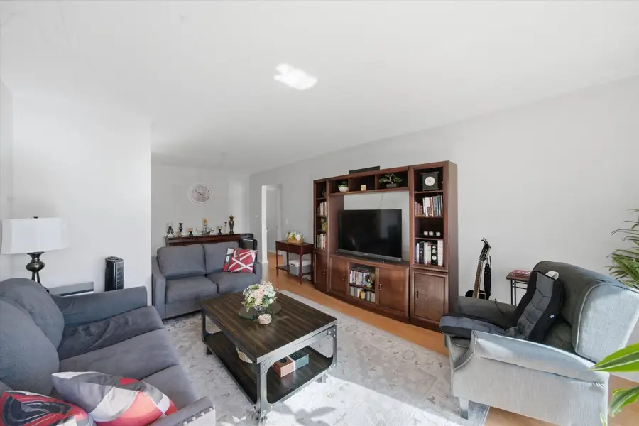 5211 N Potawatomie Avenue #206, Chicago, IL 60656 - #3