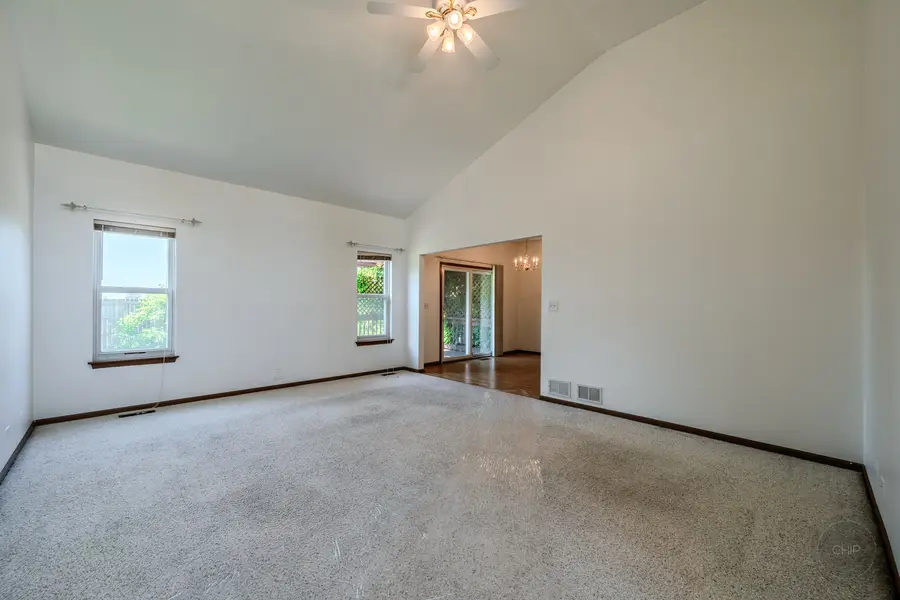 204 Magnolia Drive, North Aurora, IL 60542 - #2