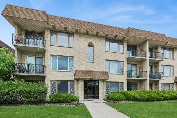 10704 Kilpatrick Avenue #3B, Oak Lawn, IL 60453