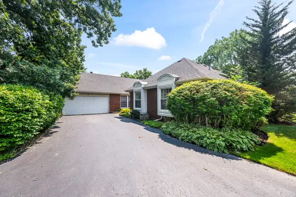 1 Oak Creek Road, Rolling Meadows, IL 60008