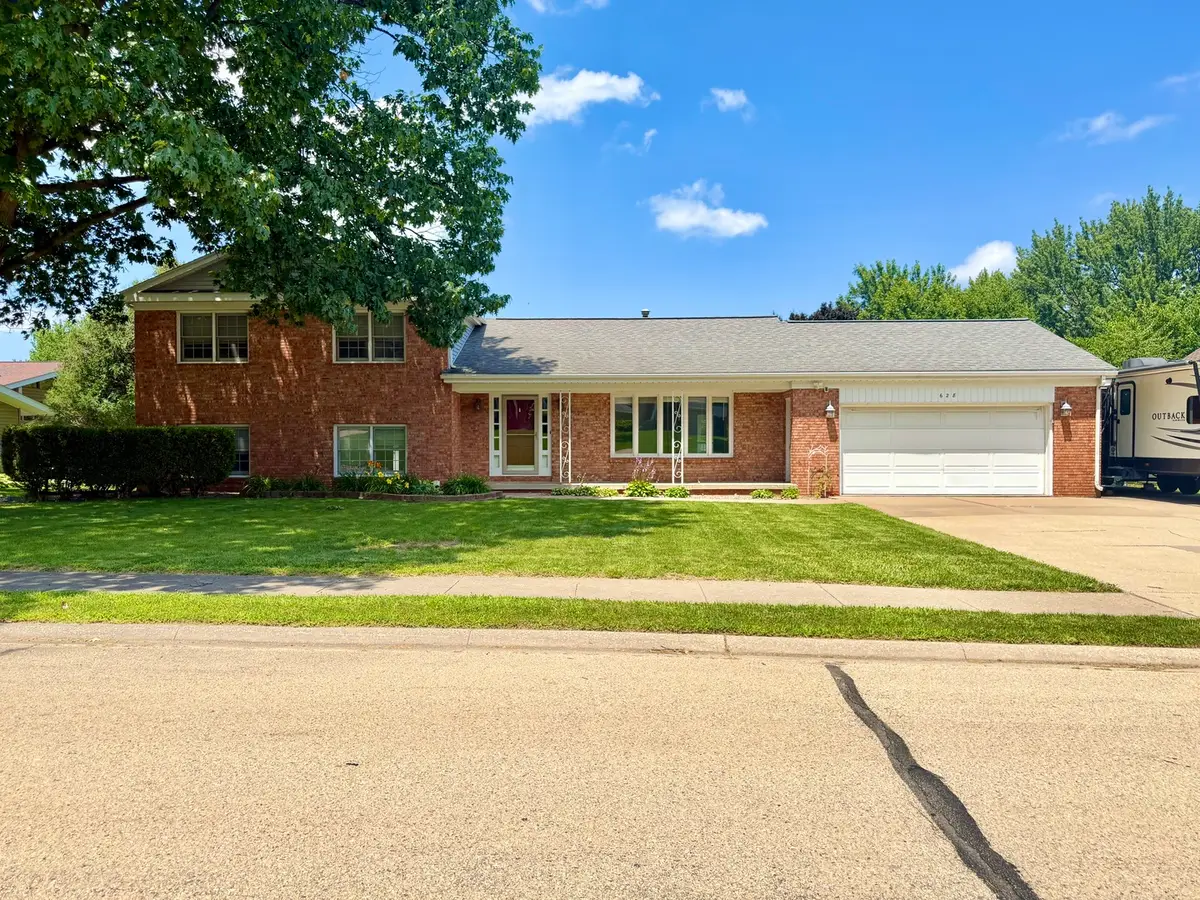 628 12th Avenue, Clinton, IA 52732 - #1