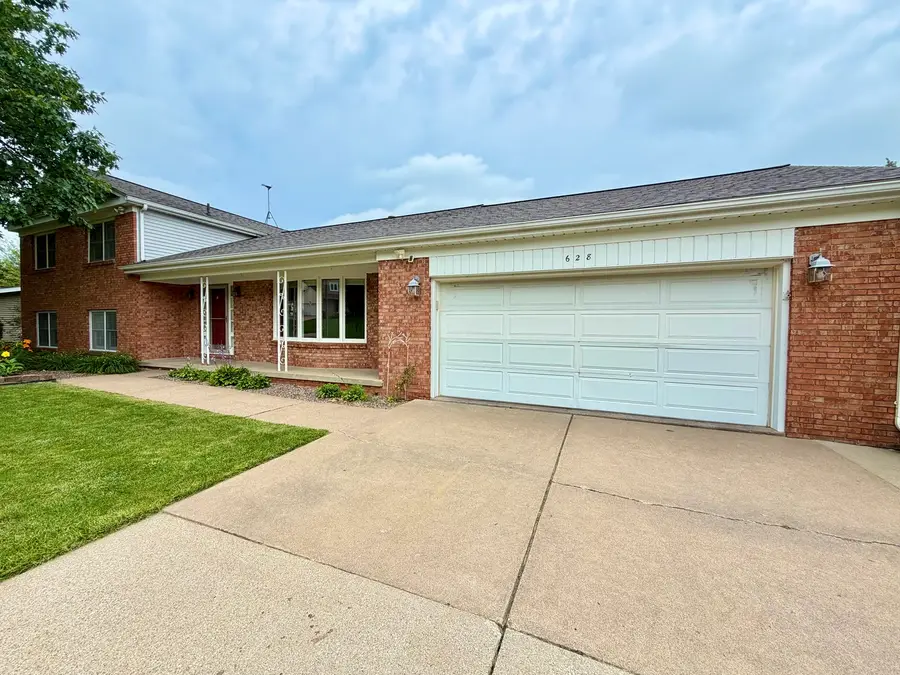 628 12th Avenue, Clinton, IA 52732 - #2