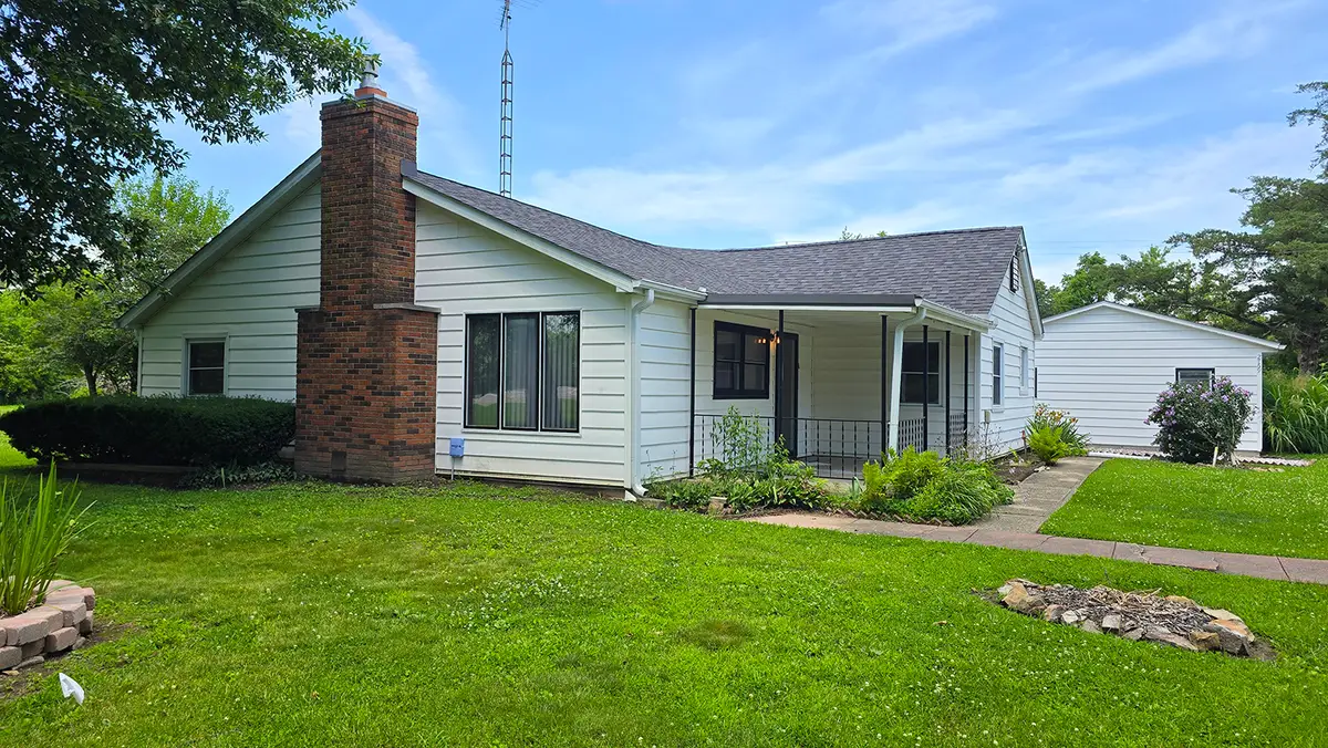 2769 Old 51 Road, Sandoval, IL 62882 - #1