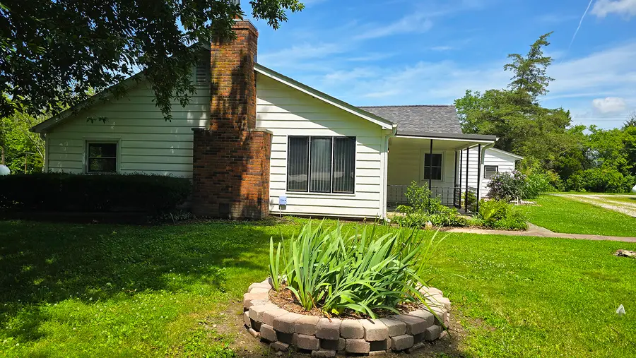 2769 Old 51 Road, Sandoval, IL 62882 - #3