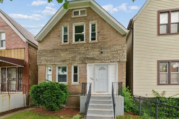7005 S Eberhart Avenue, Chicago, IL 60637