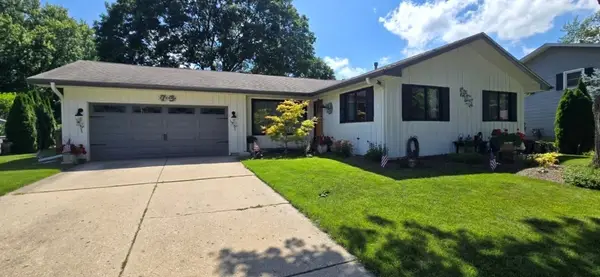73 Devonshire Circle, Elgin, IL 60123
