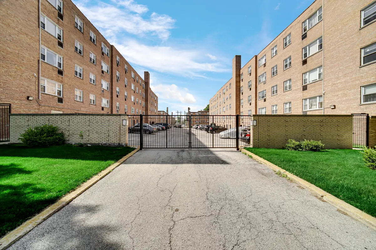 6160 N Damen Avenue #209, Chicago, IL 60659 - #1