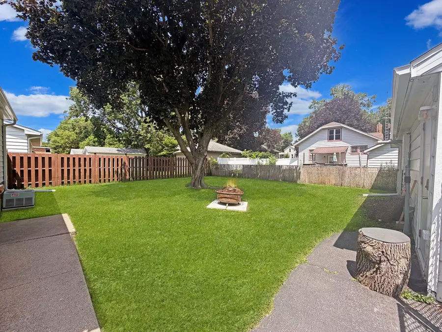 720 W American Street, Freeport, IL 61032 - #2