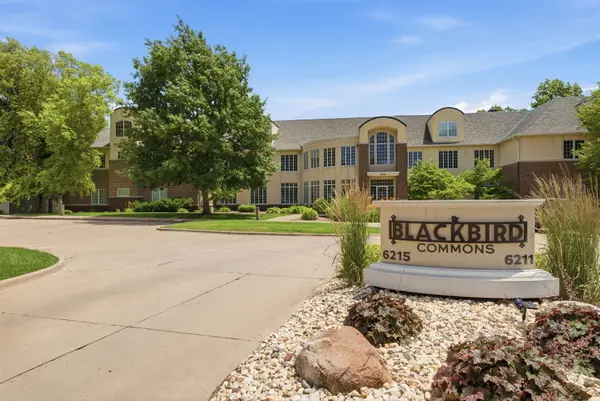 6215 Utica Ridge Road #104, Davenport, IA 52807
