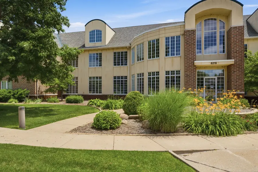 6215 Utica Ridge Road #104, Davenport, IA 52807 - #2