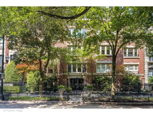 Address Withheld By Seller, Chicago, IL 60610