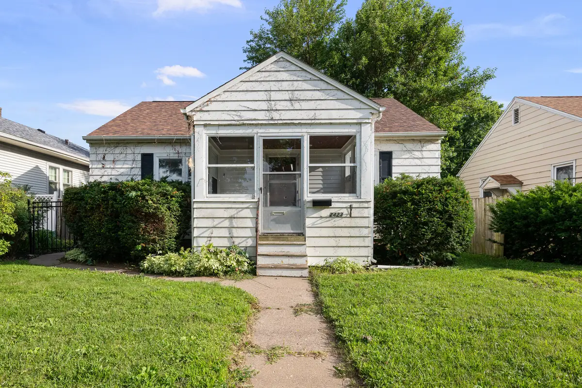 2423 W Locust Street, Davenport, IA 52804 - #1