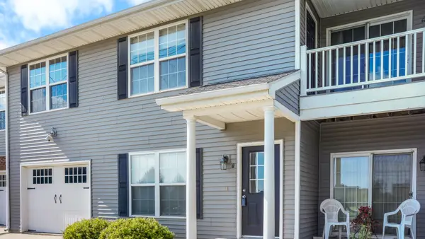 102 Essex, Unit #9 Lane, Savoy, IL 61874