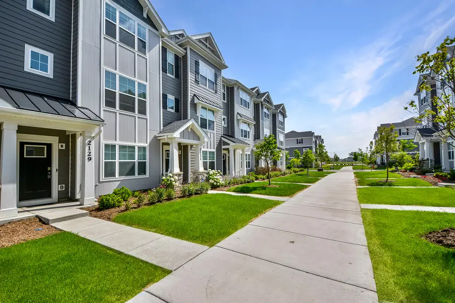 2129 Yellowstone Boulevard, Mundelein, IL 60060 - #2