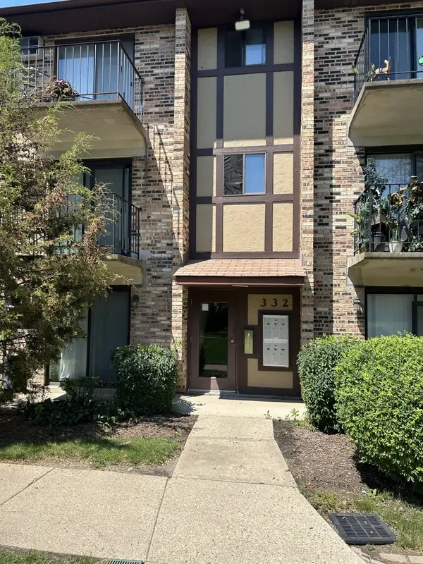 332 Klein Creek Court #B, Carol Stream, IL 60188
