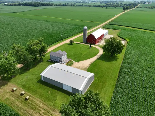 312 E Buckeye Road, Dakota, IL 61018