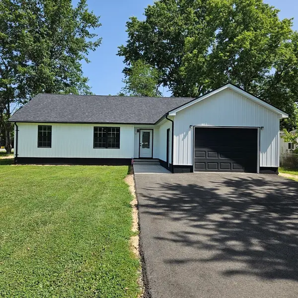 900 Oregon Street, Carterville, IL 62918