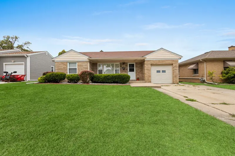 251 W 10th Street, Chicago Heights, IL 60411 - #1