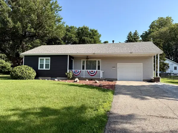 101 S Fairview Place, Clinton, IL 61727