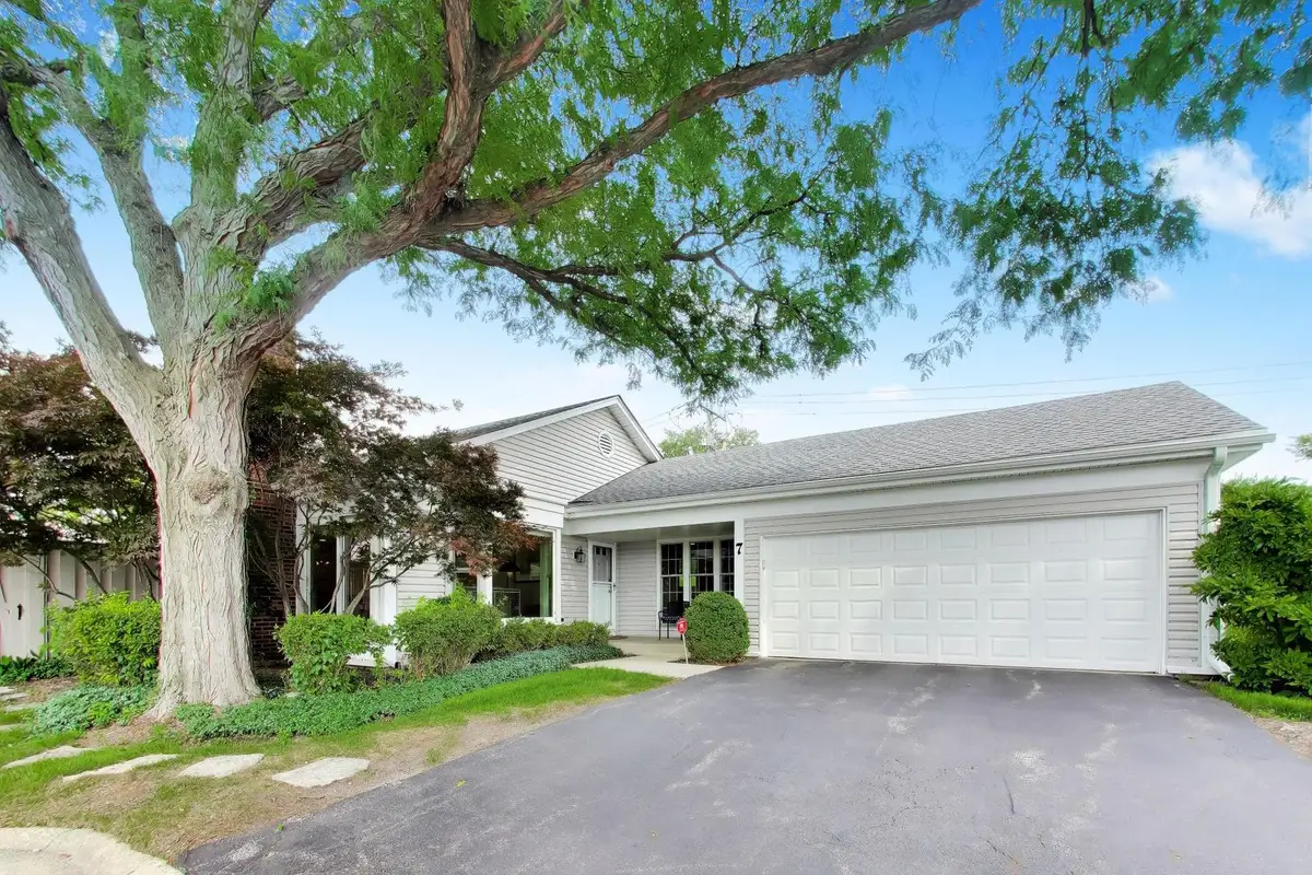 7 The Court Of Hidden Bay, Northbrook, IL 60062 - #1