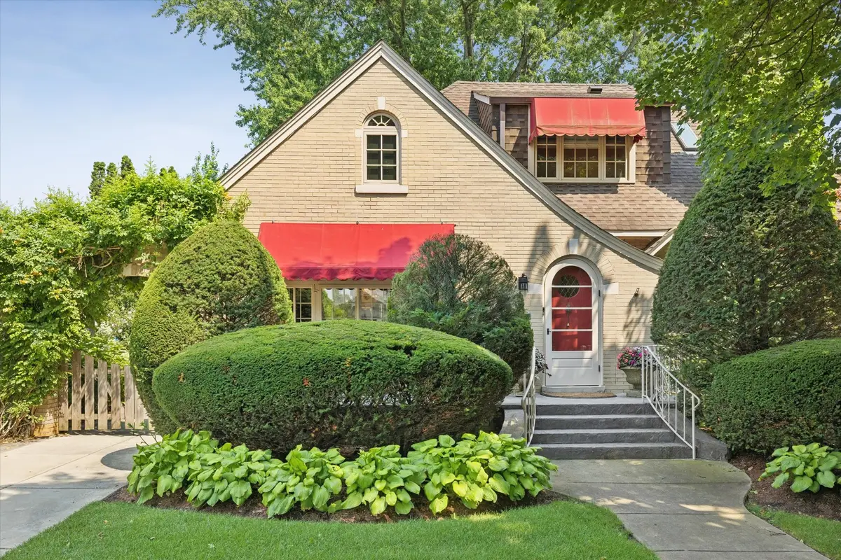411 N Belmont Avenue, Arlington Heights, IL 60004 - #1