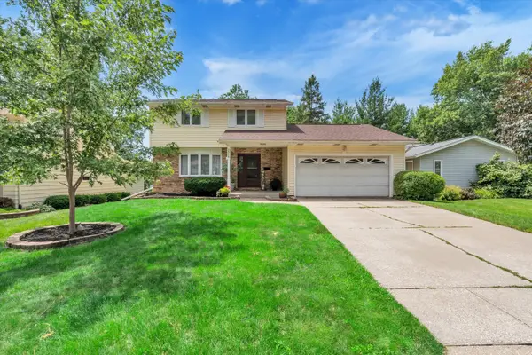 2308 Queens Court, Bettendorf, IA 52722