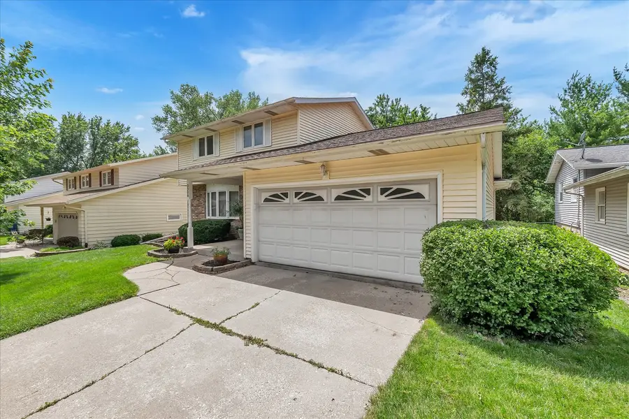 2308 Queens Court, Bettendorf, IA 52722 - #2