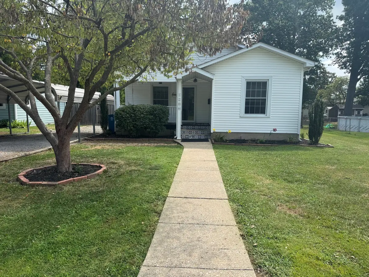 1206 S Commercial Street, Benton, IL 62812 - #1