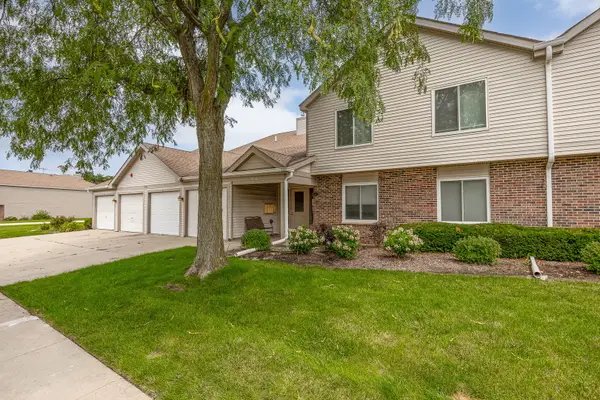 7050 Newport Drive #101, Woodridge, IL 60517