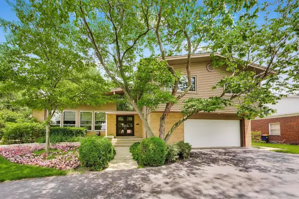 303 Charal Lane, Highland Park, IL 60035