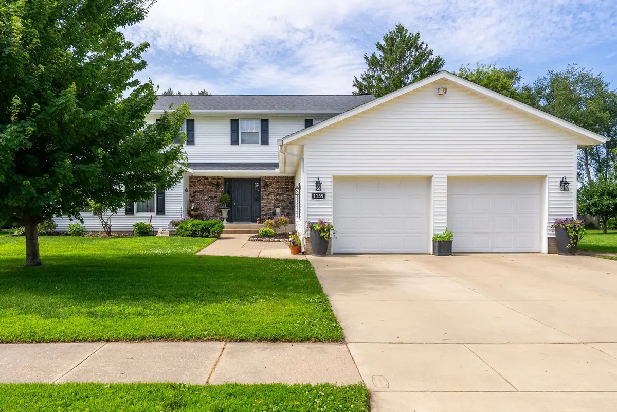 1139 Brookview Drive, De Witt, IA 52742 - #1