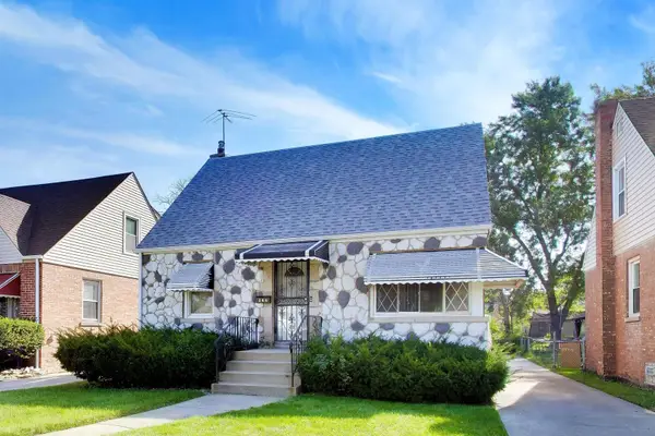 423 Frederick Avenue, Bellwood, IL 60104
