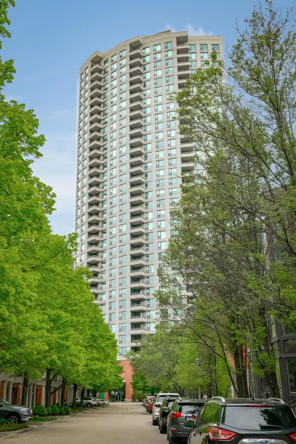 501 N Clinton Street #2004, Chicago, IL 60654