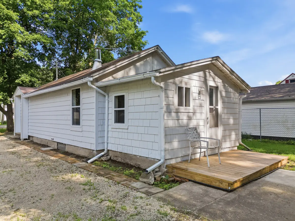 919 Sheridan Avenue, Dixon, IL 61021 - #1