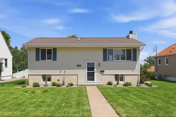 2930 Cody Street, Bettendorf, IA 52722
