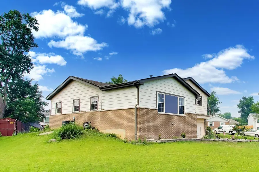 9007 W 92nd Street, Hickory Hills, IL 60457 - #2