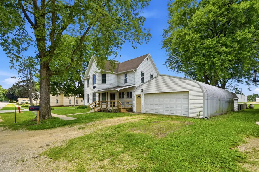 407 Kinzie Avenue, Lost Nation, IA 52254 - #2